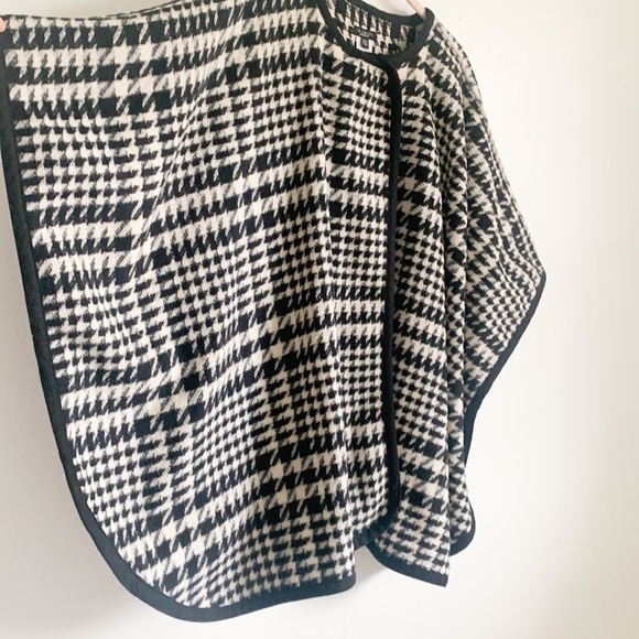 Talbots Houndstooth Cape Poncho - Picture 2 of 9